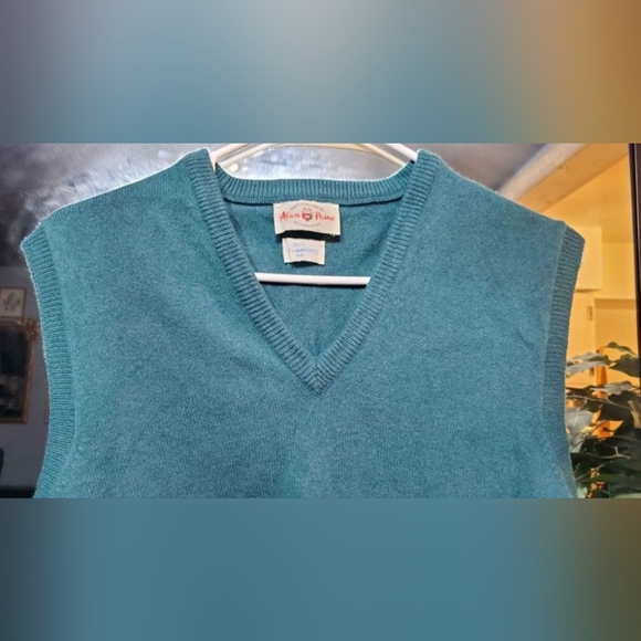VTG 1970's Rare 100%Pure Lambswool Alan Paine V-Neck Sweater Vest Gender Neutral - Picture 3 of 6